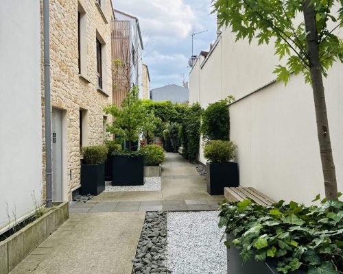 Allée verte d'une copropriété d'habitation