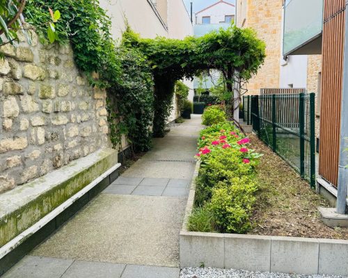 Allée verte d'une copropriété d'habitation