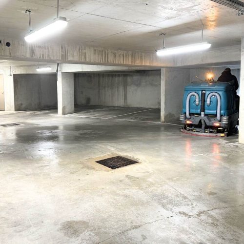 Nettoyage d'un parking en sous sol avec autolaveuse